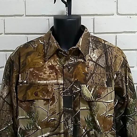 Cabela's Realtree Camo Button Down Shirt. Size Medium NWT - Picture 2 of 11